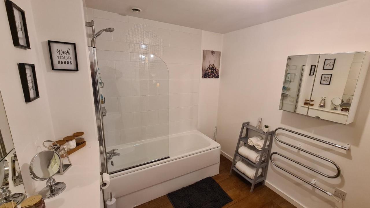 Luxury 2 Bed Apt With Free Wi-Fi & Parking Manchester Dış mekan fotoğraf